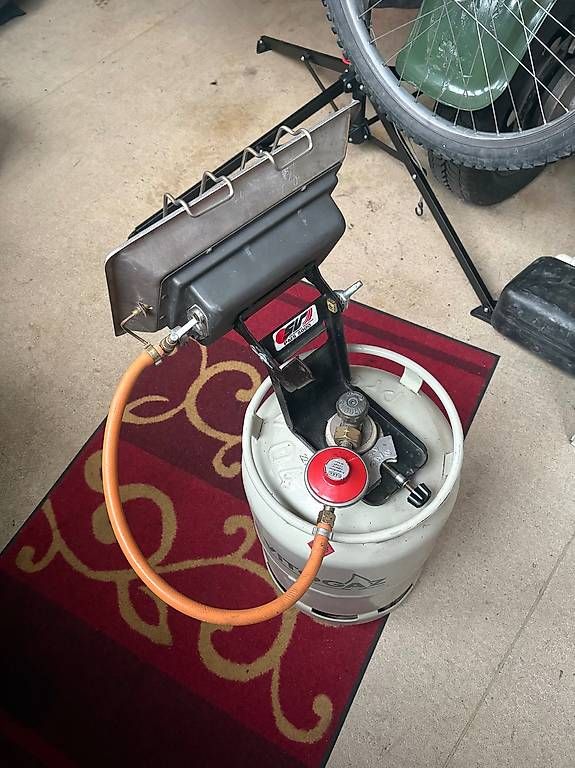 Radiatori: 2 Stück Gas-Bauheizung – Usato da Aesch BL venduto da effeff 3