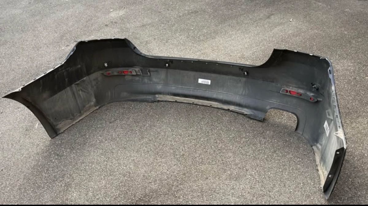 BMW Tutti pezzi di ricambio auto: Bmw f10 heckstosstange  – Usato da Zürich venduto da Culi.zh 3