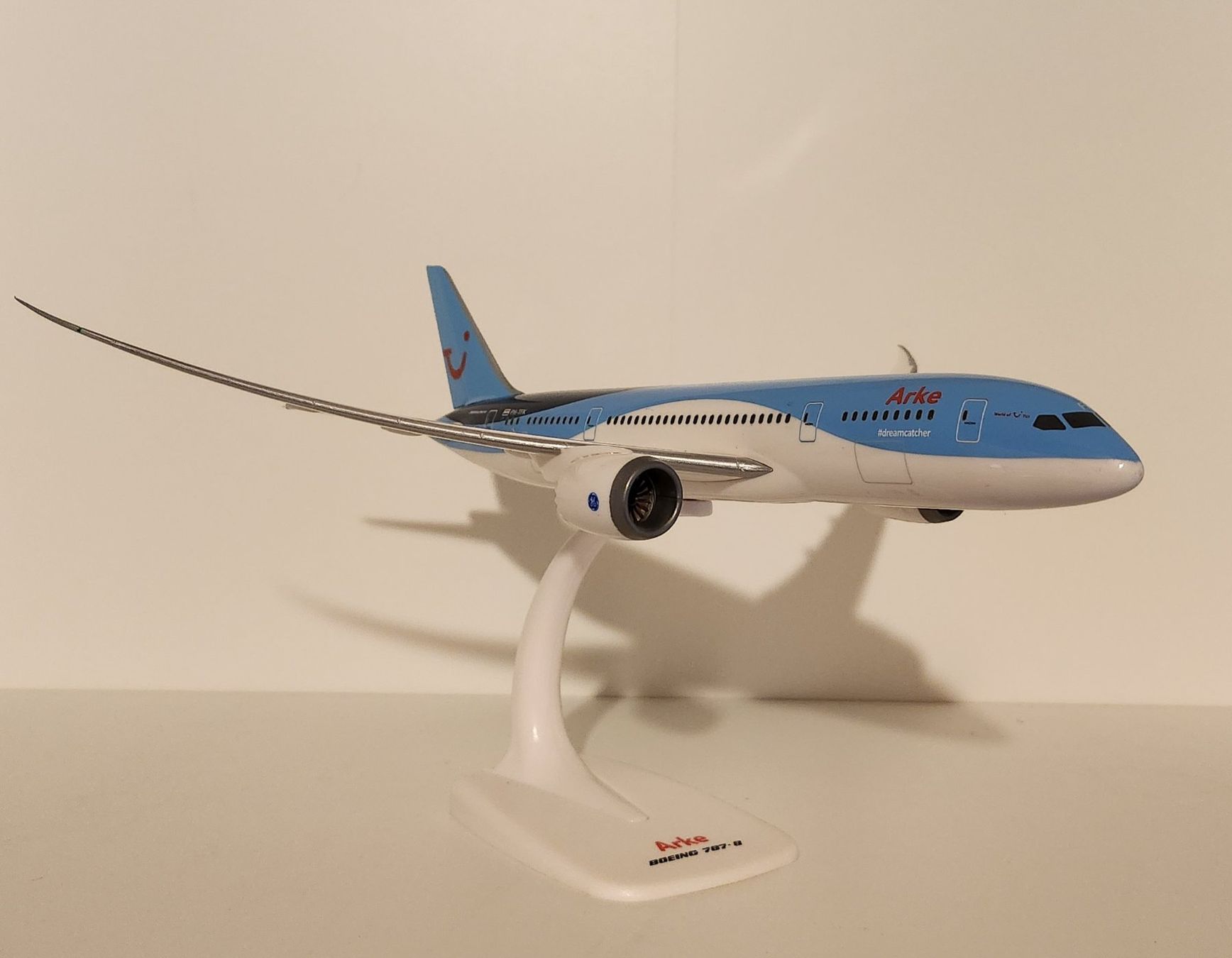 Herpa Modellbausätze & Standmodelle: Herpa Snap-fit Arke Boeing 787-8 – Gebraucht aus Wittenwil von ced_q8j7