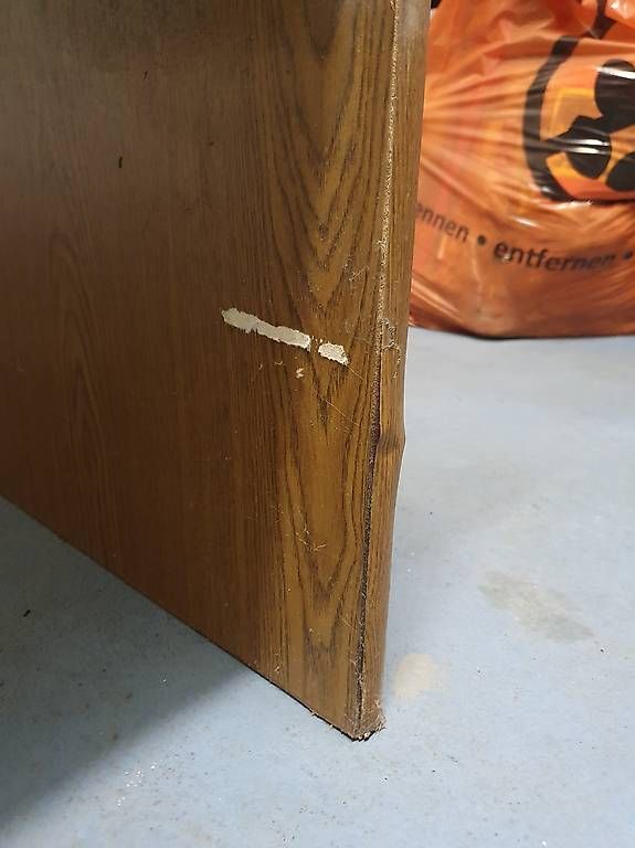 Tavoli: GRATIS - Kleiner Tisch aus Presspanplatten – Usato da Neuhausen venduto da Val3e_ 2