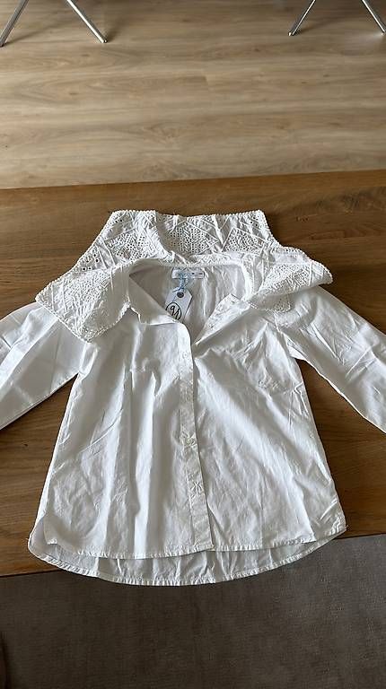 Camicette, T-shirt & Top: Bluse Gr. 134cm – Usato da Cham venduto da deltoro84