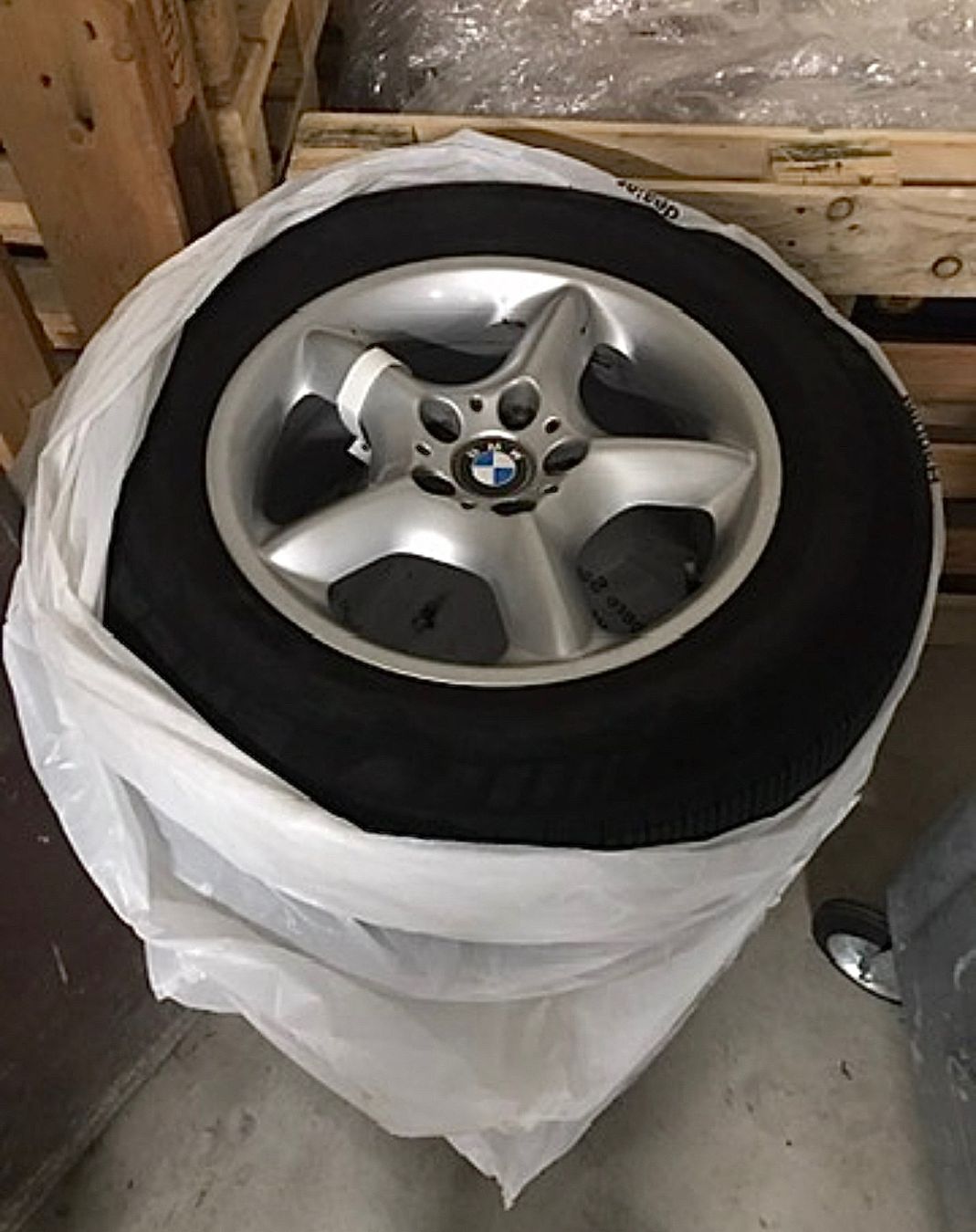 BMW Felgen: BMW Alufelgen 235/65 R17 – Gebraucht aus Baden von miavenda 1