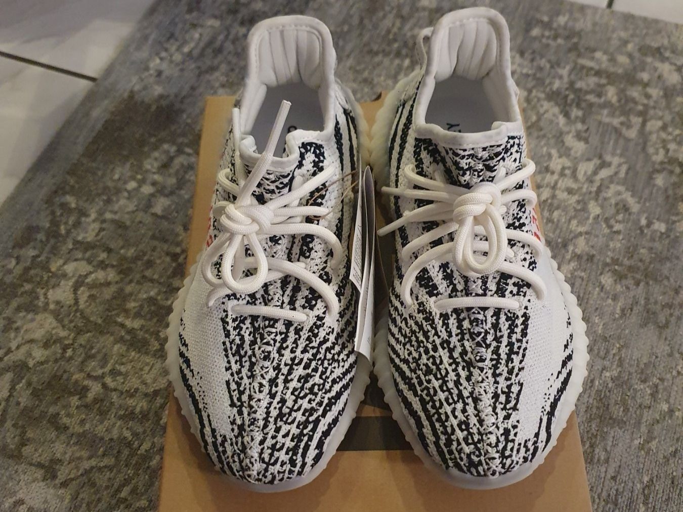 Adidas Scarpe da donna: Yeezy Boost 350 V2 "Zebra" EU38/US5.5 – Usato da Steffisburg venduto da MyTick 2