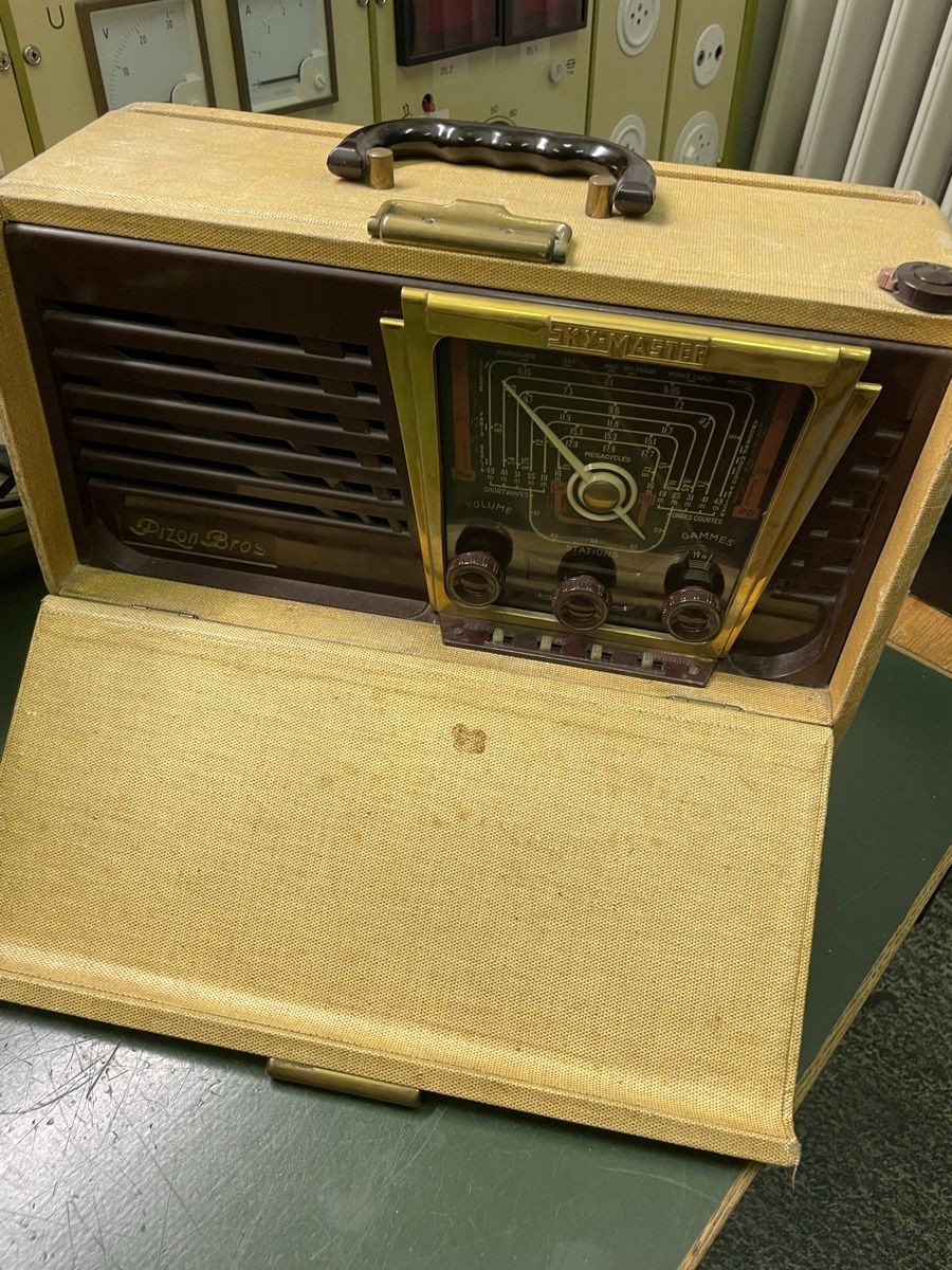 Radio: Pizon bros Radio  – Usato da Oftringen venduto da Jradioman