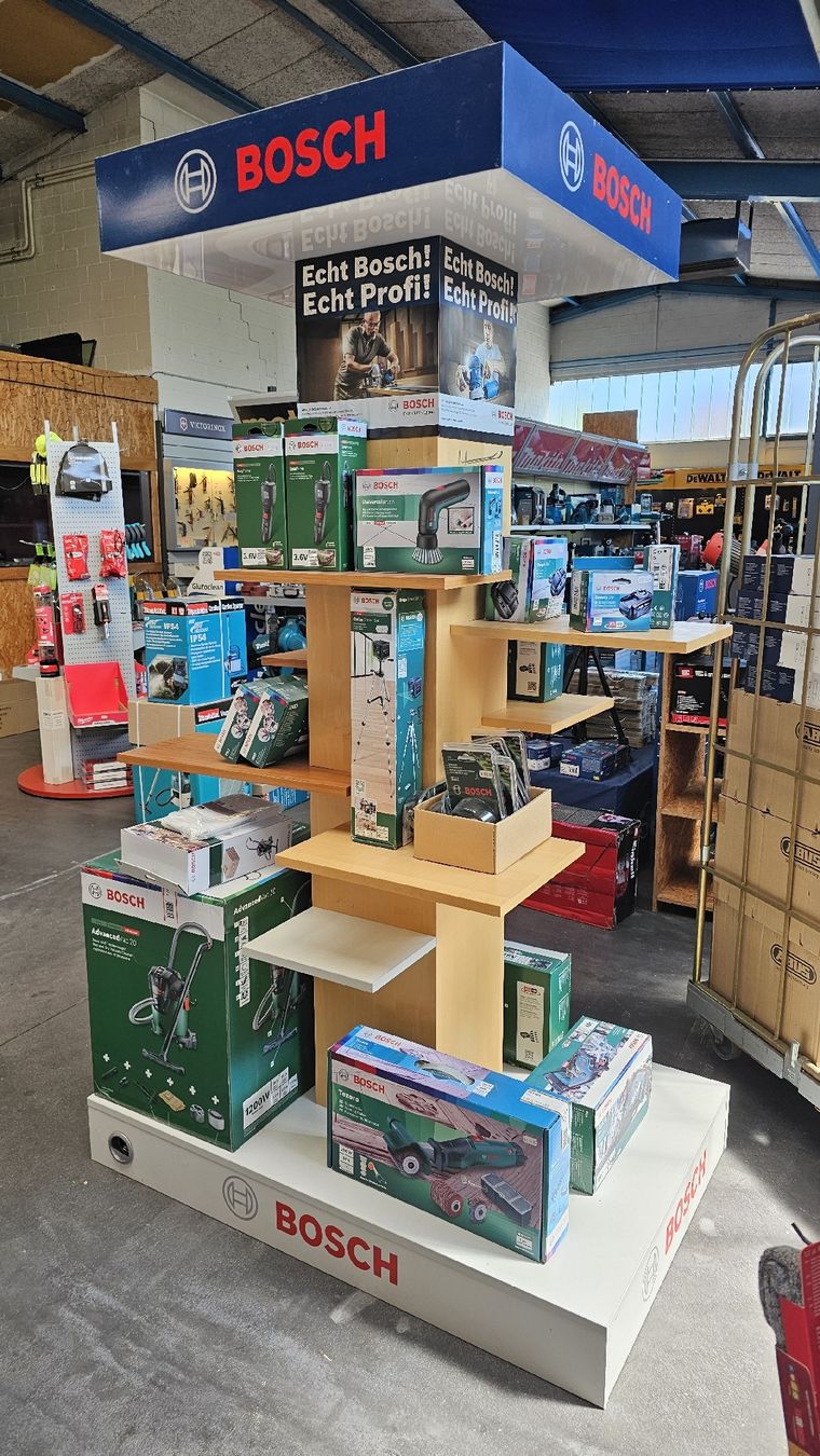 Scaffali: BOSCH Ausstellungsregal ab CHF 1.00 – Usato da Koppigen venduto da Bracher_Mail-House 6