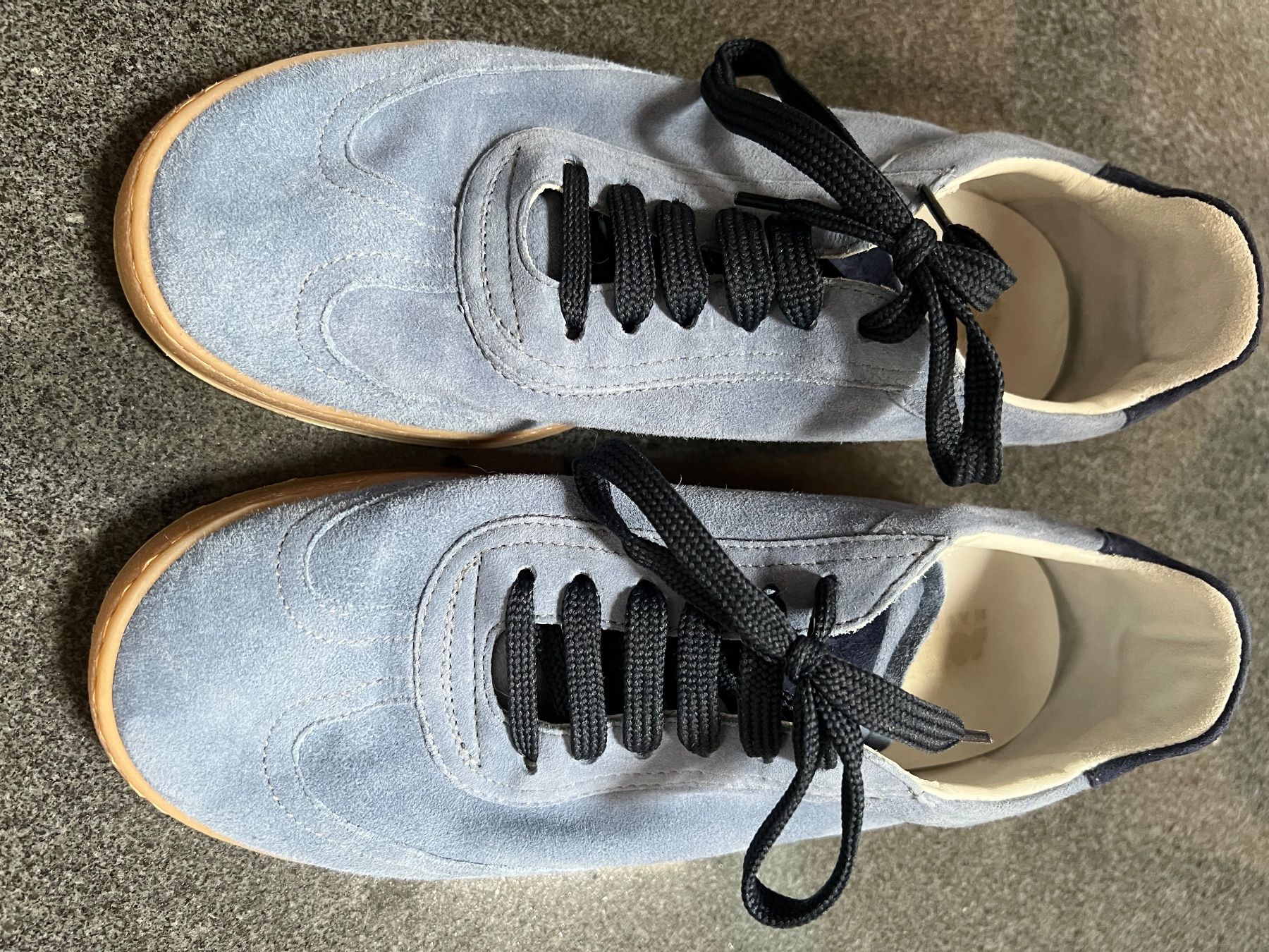 Damenschuhe: Leder-Sneaker – Neu (gemäss Beschreibung) aus Matten b. Interl von D0minicio