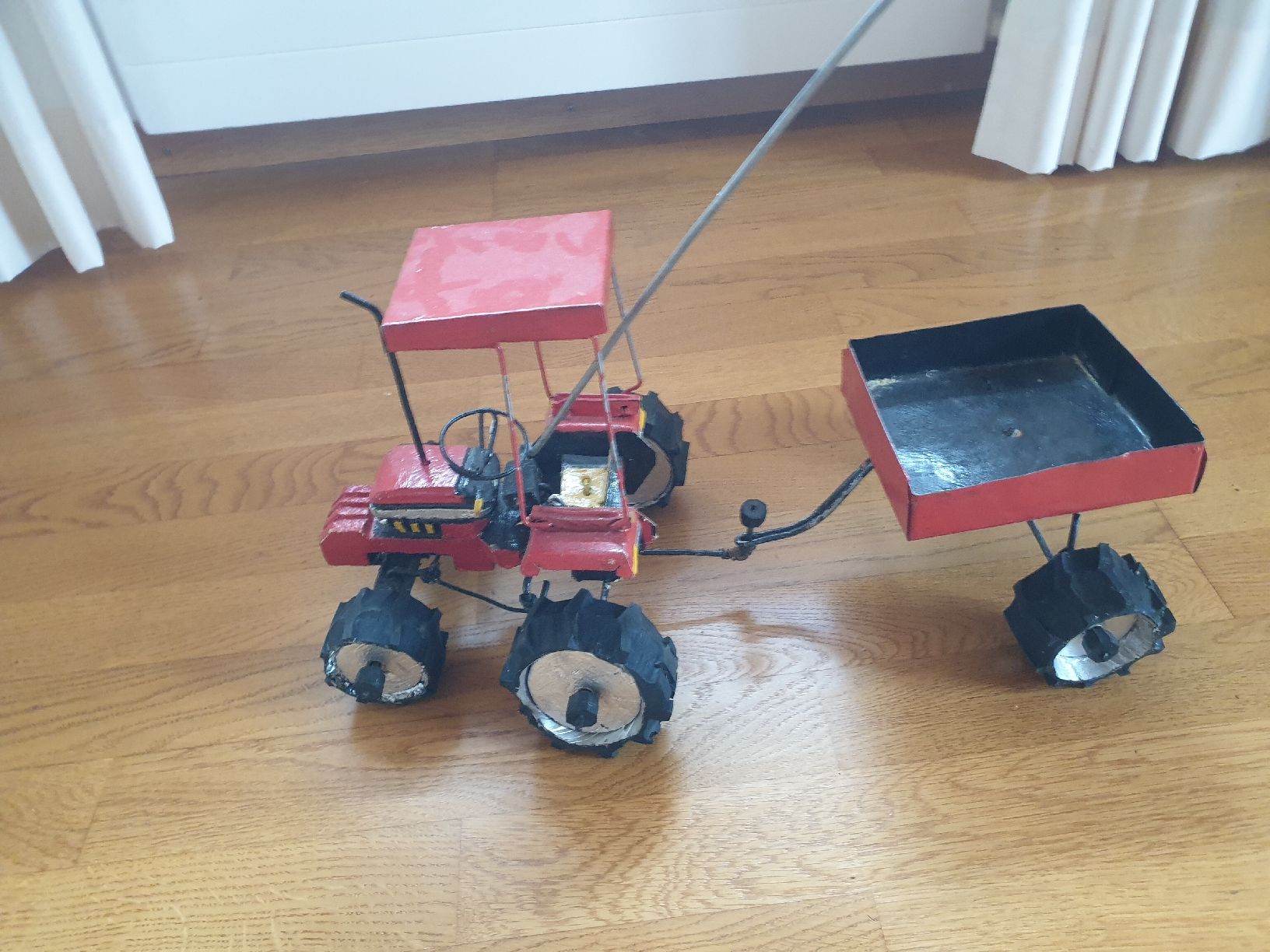 Jouets: Blech-Traktor mit Abhänger aus Afrika – D'occasion à Egnach par lux30 3