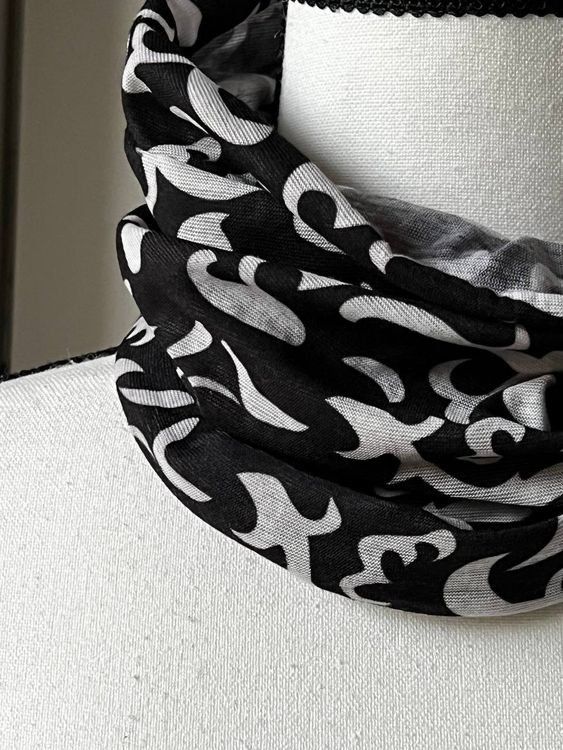 Foulard & Sciarpe: Schwarzes Kopftuch mit Muster, neuwertig – Nuovo e nell'imballaggio originale da Riehen venduto da edu_92w7 3