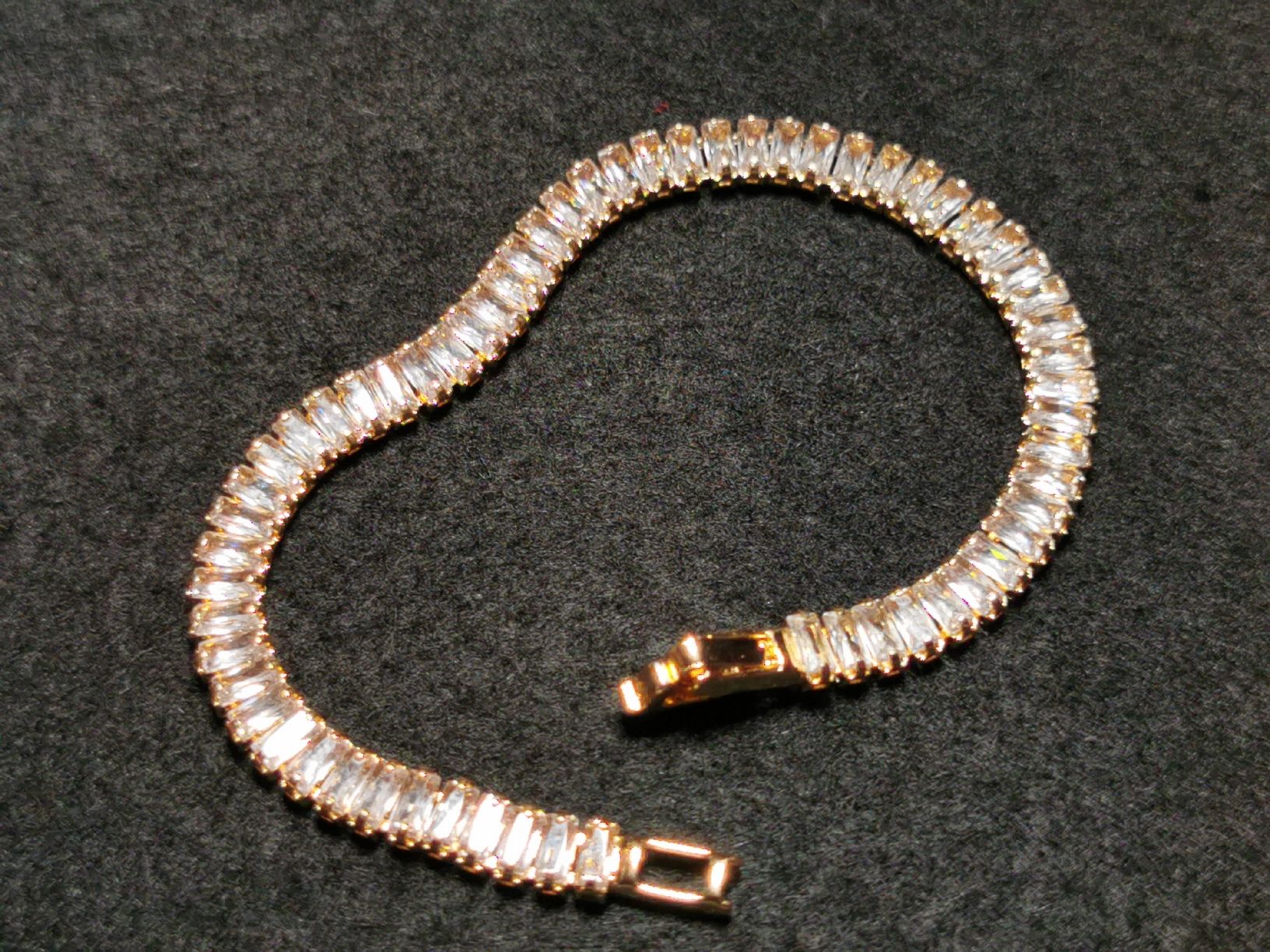 Bracciali & Braccialetti: Damen Armband 17,5 cm – Nuovo e nell'imballaggio originale da Schlieren venduto da vlalif