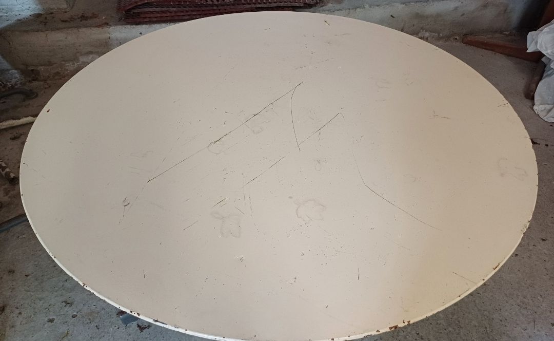 Tables: Robuster Gartentisch, Metall,Vintage Durchmesser 120cm – D'occasion à Flaach par ker_6ml7