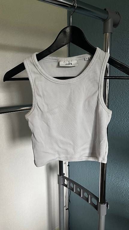 Tops: Top blanc simple – D'occasion à Châtel-St-Denis par leacherre