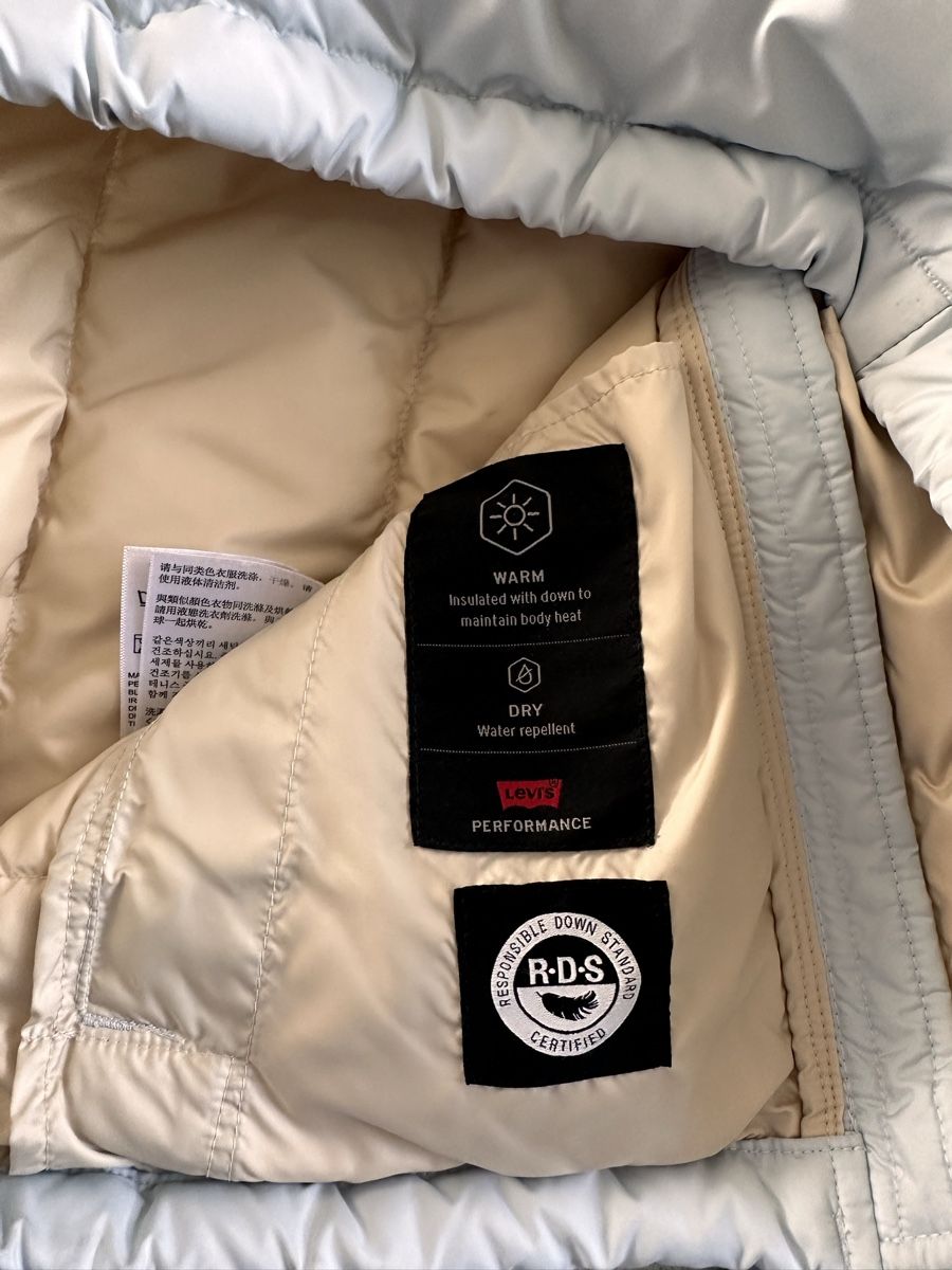 Levi's Giacche: Hellblaue Levi‘s Daunenjacke – Nuovo (secondo la descrizione) da Roggwil BE venduto da ls2_f66j 2