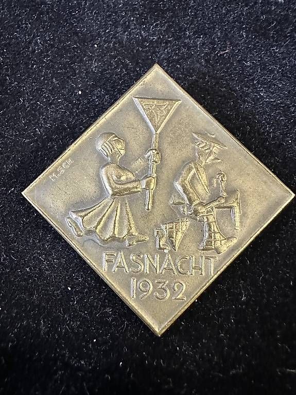 Basler Plaketten & Abzeichen: Fasnacht Basel Messing 1932 – Gebraucht aus Basel von fasnachtsoutlet1965