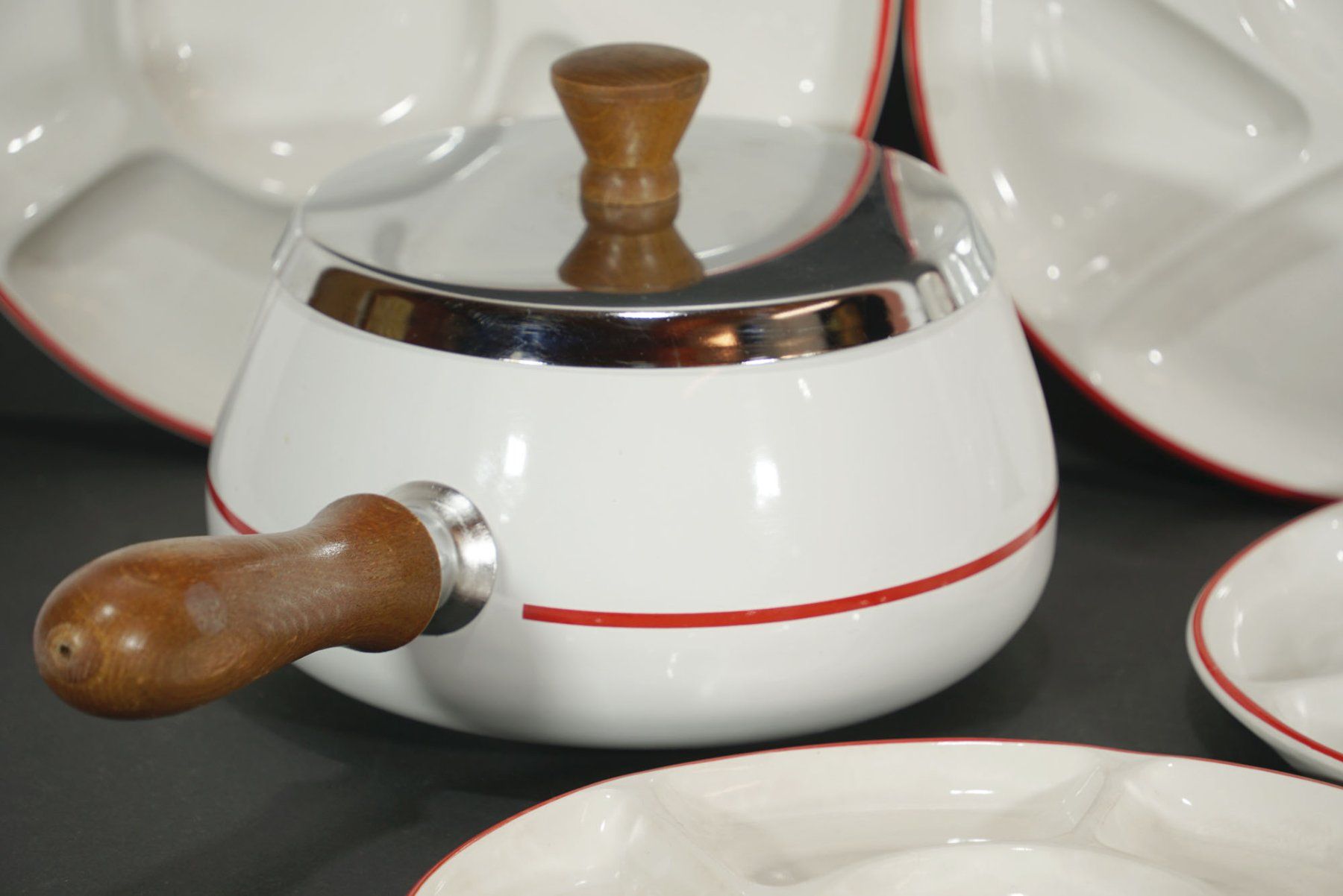 Set di piatti: Vintage Emaille Pfännli mit 6 Chinoise / Bourguignon Teller – Usato da Meggen venduto da Trouvaillen 5