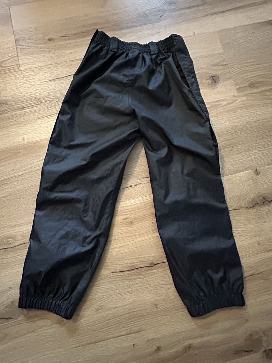 Mckinley Pantaloni: McKinley Kinder Regenhose Schwarz  Gr. 128 Neuwertig – Nuovo (secondo la descrizione) da Wolhusen venduto da eve_m6cg 1