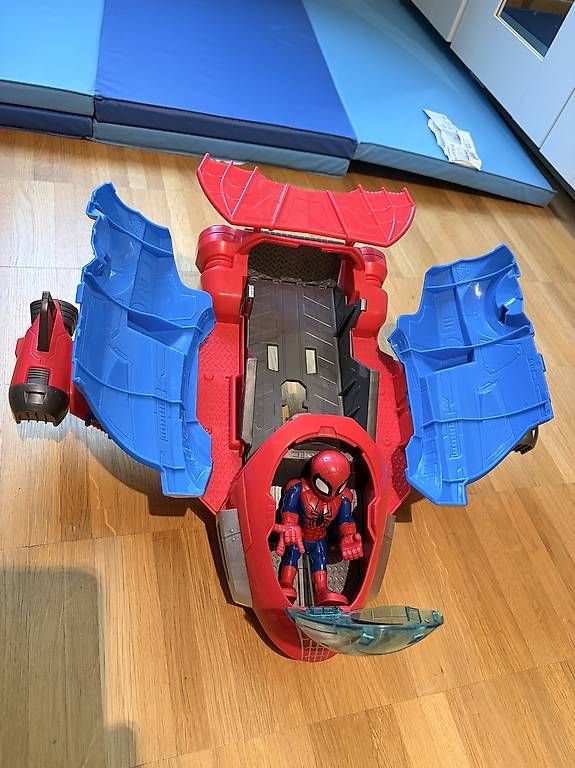 Jouets: Spider-Mans Jet-Quartier Flugzeug – D'occasion à Steinmaur par pas_frl9