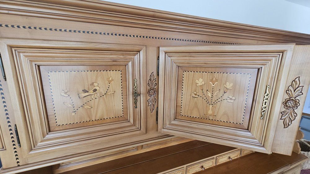 Credenze: Vaisselier avec marqueterie – Usato da Nänikon venduto da Pmr 2