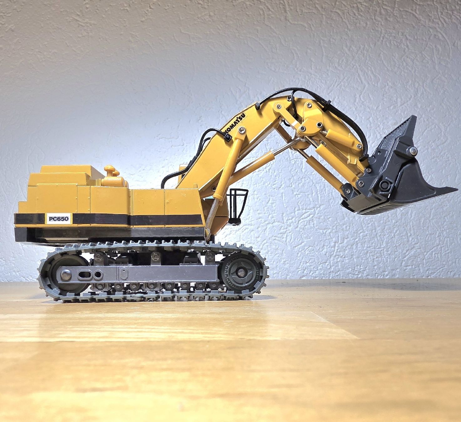 Komatsu Bagger: Komatsu PC650 Bagger – Gebraucht aus Männedorf von Modellbau-wyss 3
