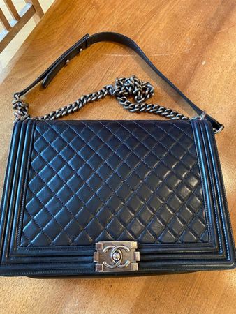 Chanel Boy Tasche schwarz mit silbrigem Hardware