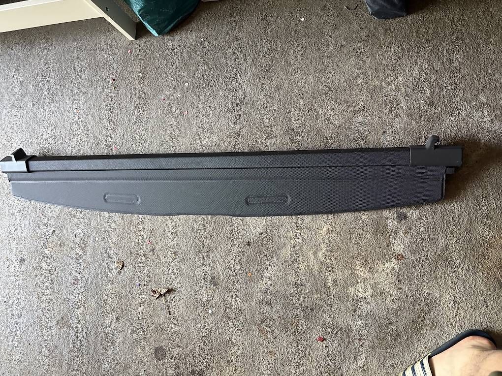 Tutti pezzi di ricambio auto: VW T5 Laderaumabdeckung Rollo Original – Usato da Hölstein venduto da IHC633MJ 1