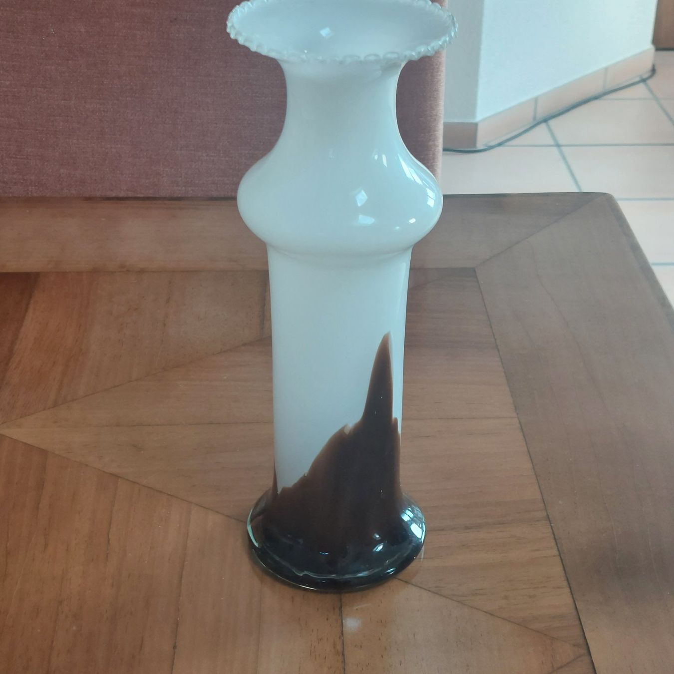 Vasi & Recipienti: Alte Opaline Glasvase weiss -braun – Usato da Hergiswil NW venduto da maiette-23.N 2