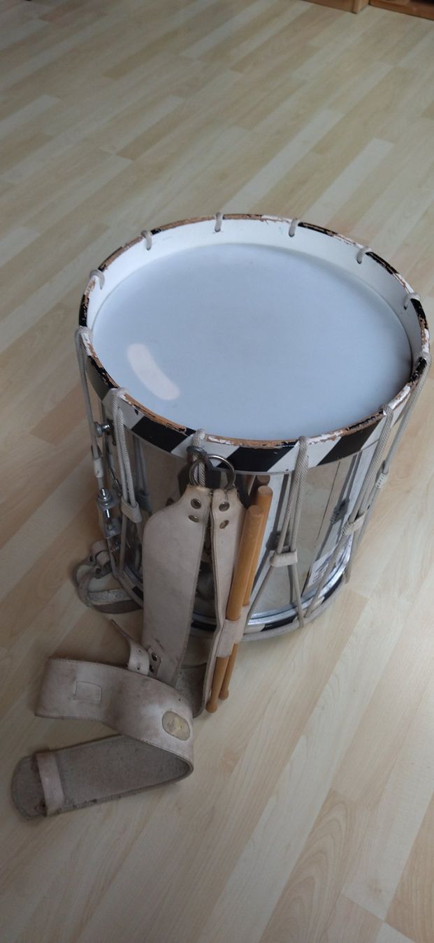Instruments de musique: Basler Trommel – D'occasion à Niederscherli par ruefato