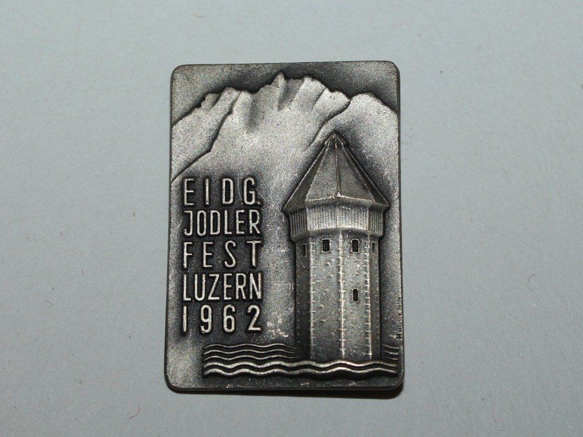 Spille & Fermagli: Brosche Eidg. Jodlerfest Luzern 1962 – Usato da Kriens venduto da Wolly85