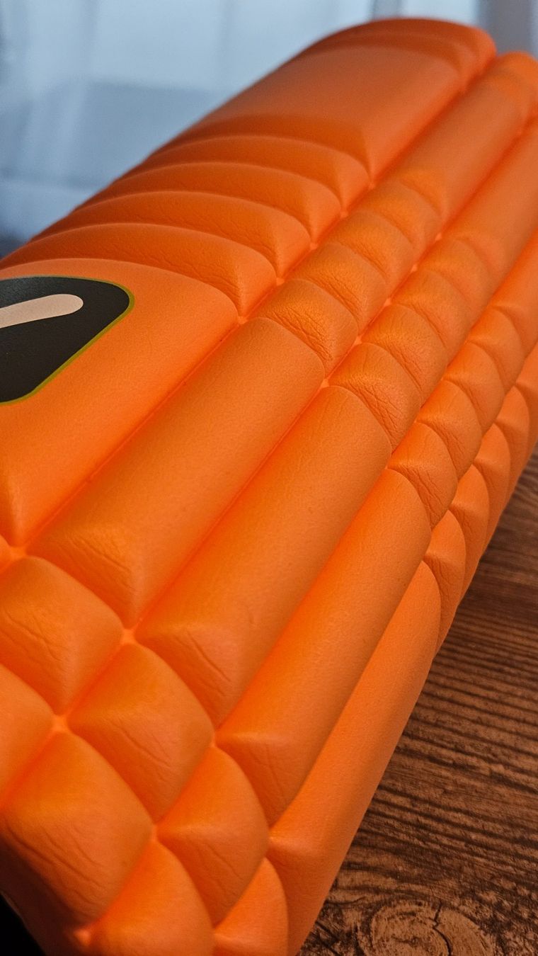 Blackroll Dispositivi per massaggi: Trigger Point Grid Foam Rolle und Trigger Ball Fr. 17.- – Usato da Kleindöttingen venduto da Ballu33 3