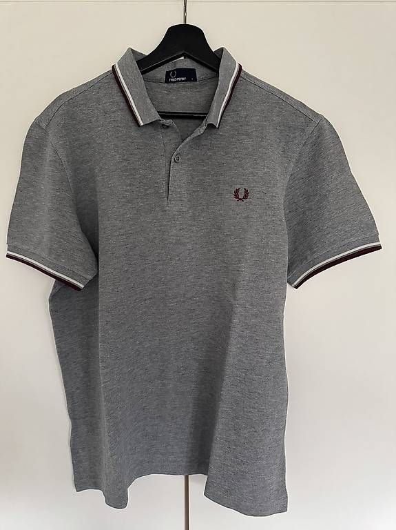 Magliette Polo: Fred Perry Polo Shirt (grau) – Usato da Rothrist venduto da Baggio19