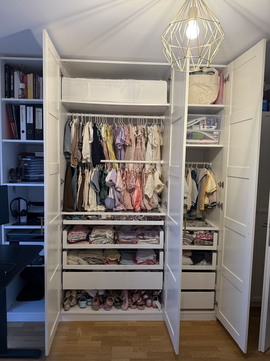 Ikea Armoires: IKEA PAX Schrank 236 mit KOMPLEMENT – D'occasion à Niederwil AG par mar_s9sz 2
