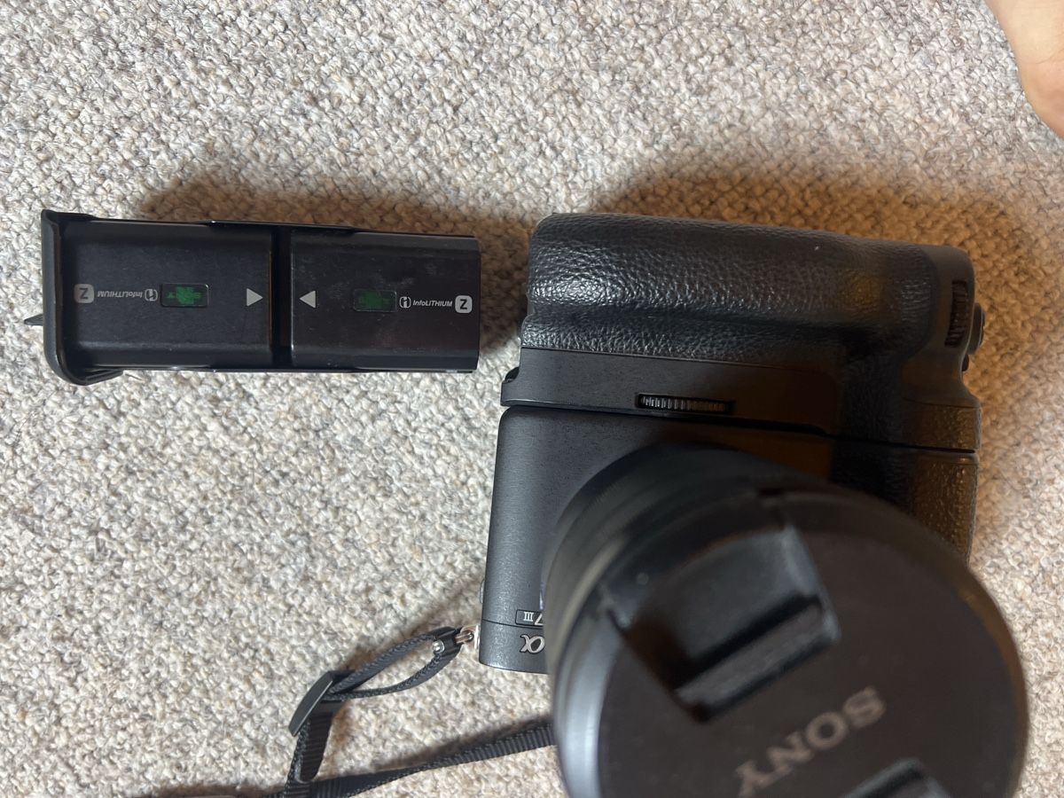 Sony Fotocamera: Poignée d’alimentation pour alpha 7 – Usato da Blonay venduto da luc_h57y 6