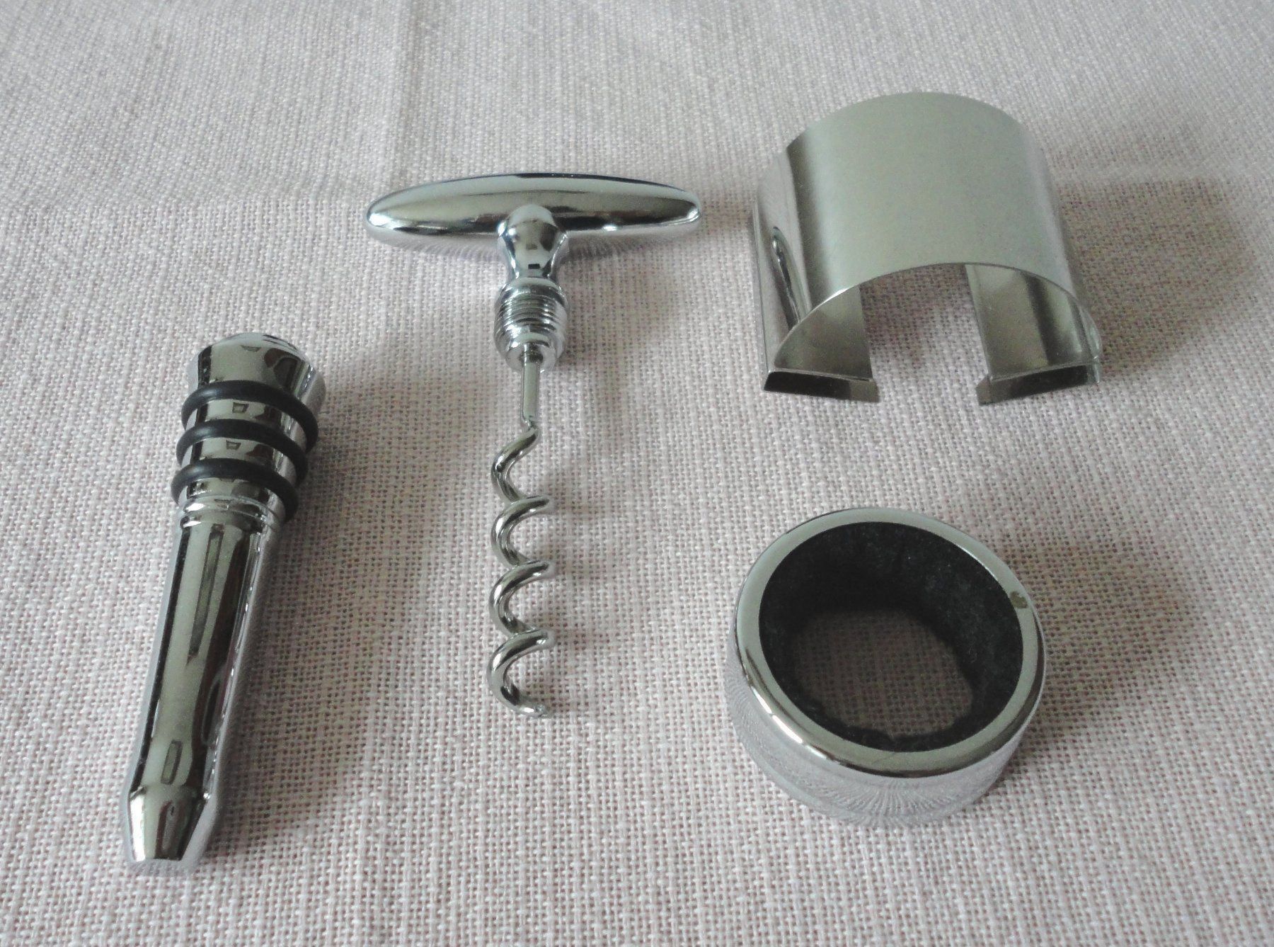 Apribottiglie & Tappi per chiusura: Weinzubehör-Set 4-tlg. in Originalbox – Usato da zürich venduto da parts5060 1