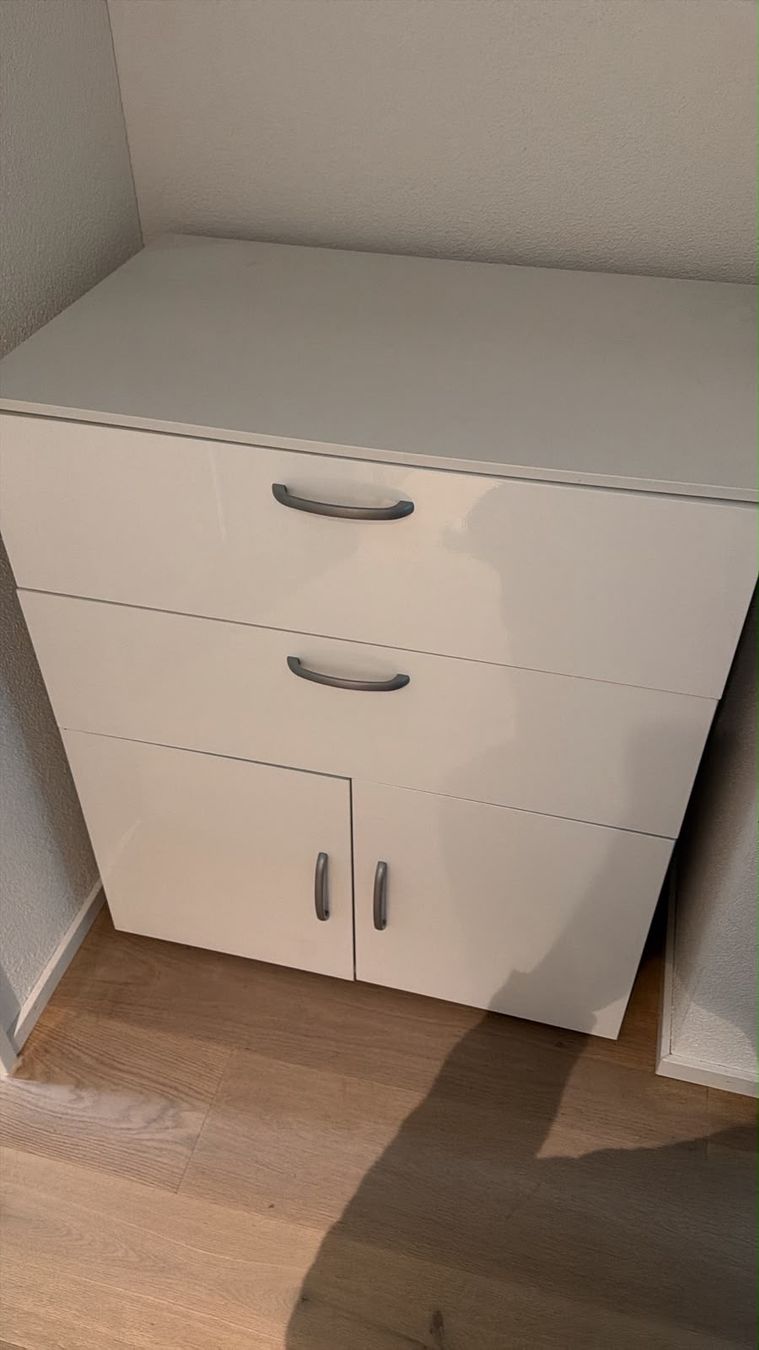 Armoires: Schrank günstig abzugeben – D'occasion à Niederweningen par bia_7wy9 1