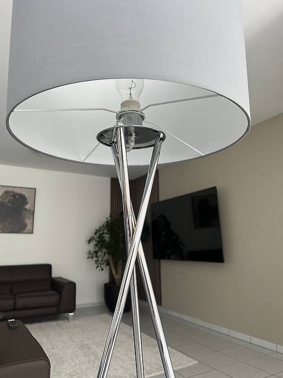 Lampes: Stehlampe grau/metall glänzend – Neuf avec emballage d'origine à Altenrhein par jus_mx89 1
