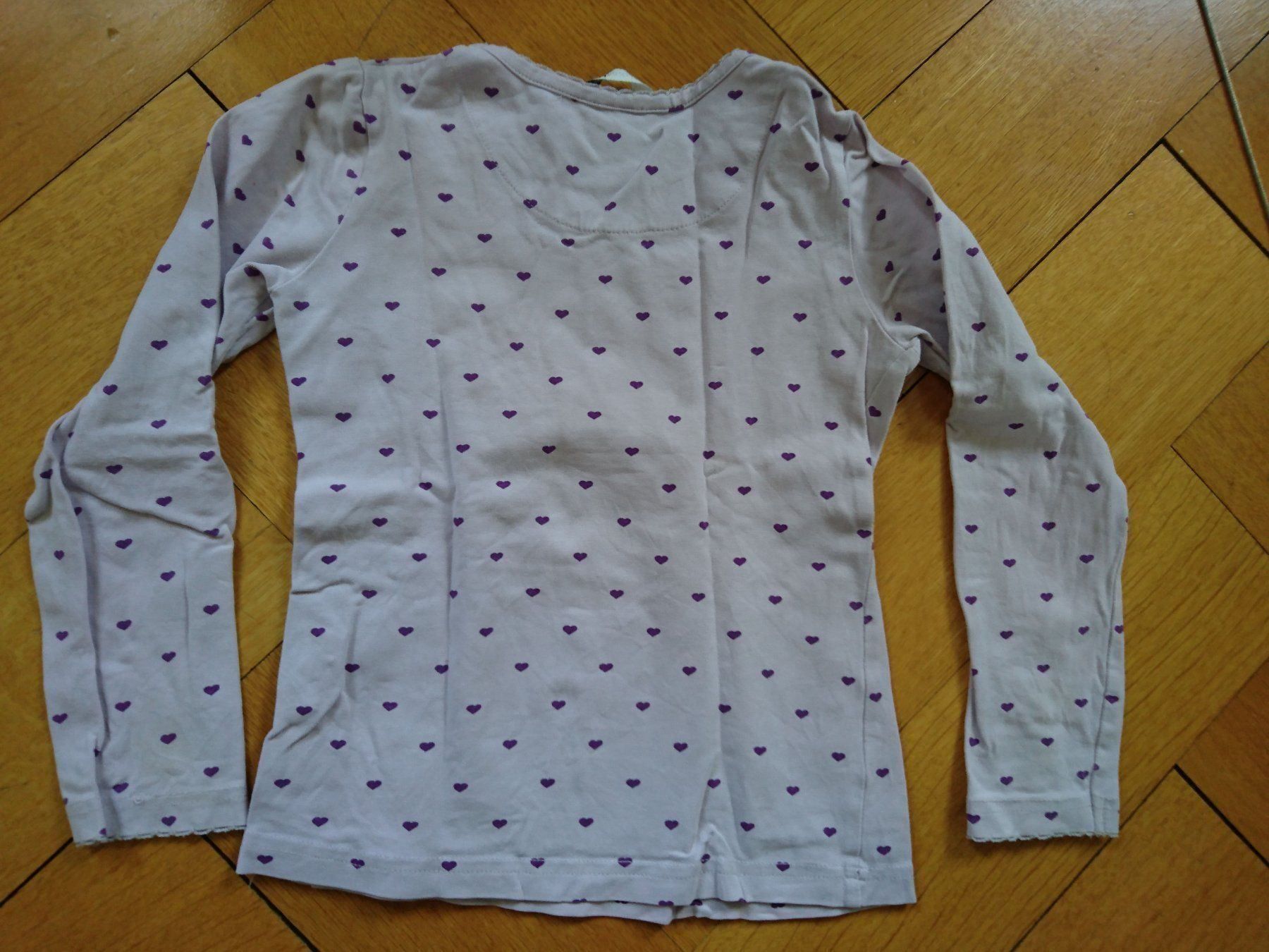 Blusen, T-Shirts & Tops: Süsses Langarmshirt mit Herzli, Gr.: 116 – Gebraucht aus Basel von Bar08 1