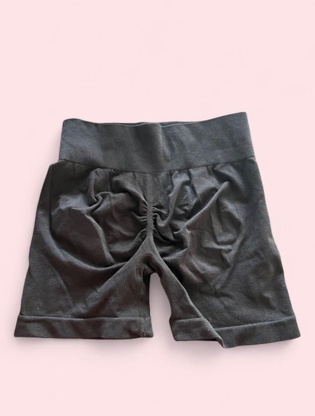 Leggings: Black & navy shorts with built in scrunch – Usato da Otelfingen venduto da houseofstae 1
