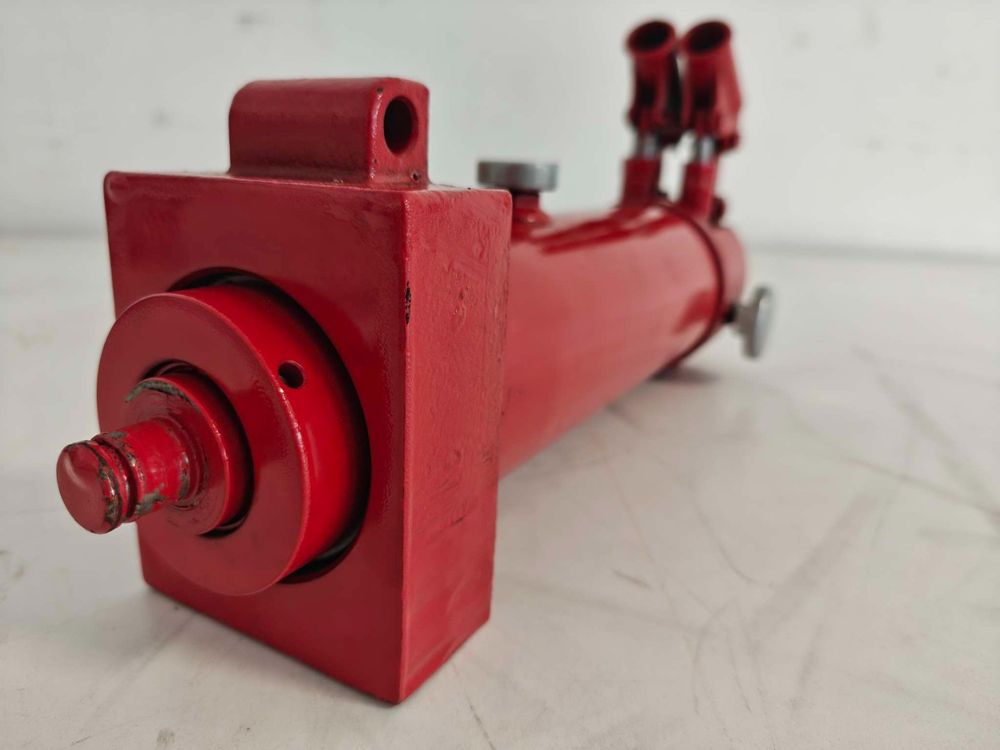 Dema Zylinder für Rohrbiegemaschine | DEMA Werkstatt