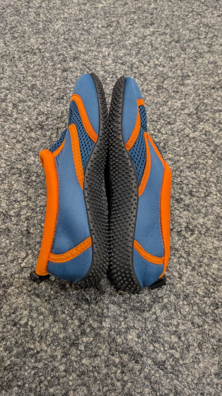 Scarpe per ragazzi: Neuwertige Badeschuhe Grösse 35 – Nuovo (secondo la descrizione) da Frauenfeld venduto da mf2_yb66 1