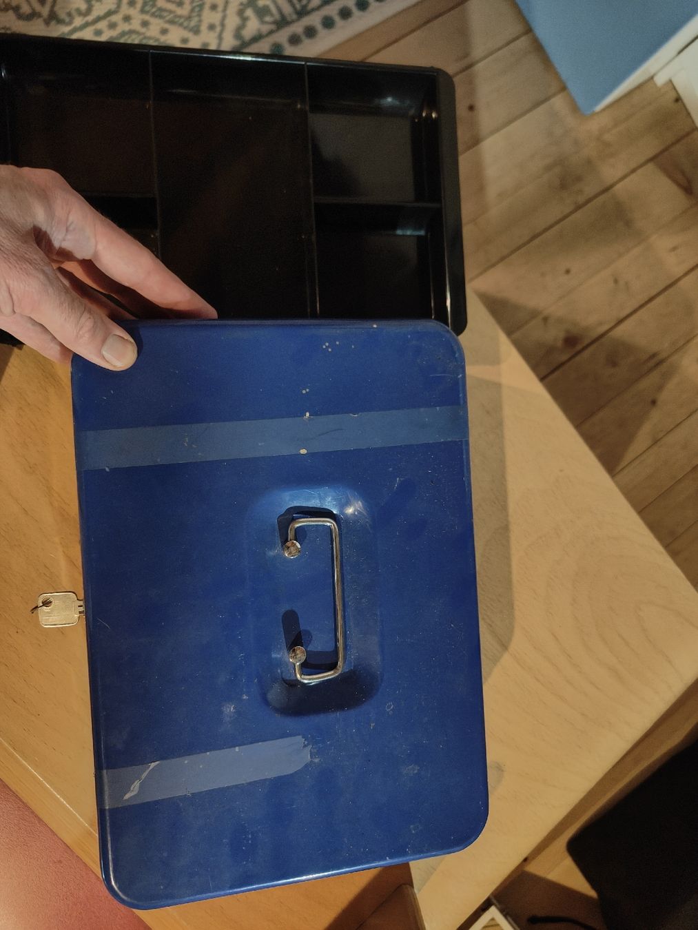 Registratore di cassa: Blaue Kasse mit Unterteilungsfach – Usato da Bauma venduto da ObrMar 2