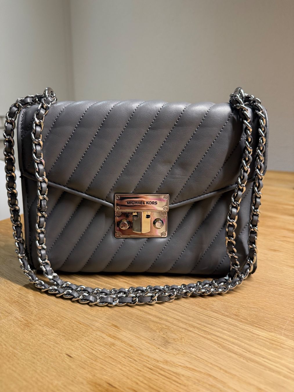 Michael Kors Borse da donna: Michael Kors Tasche Grau – Usato da Ellikon an der Thur venduto da jana-sch 1