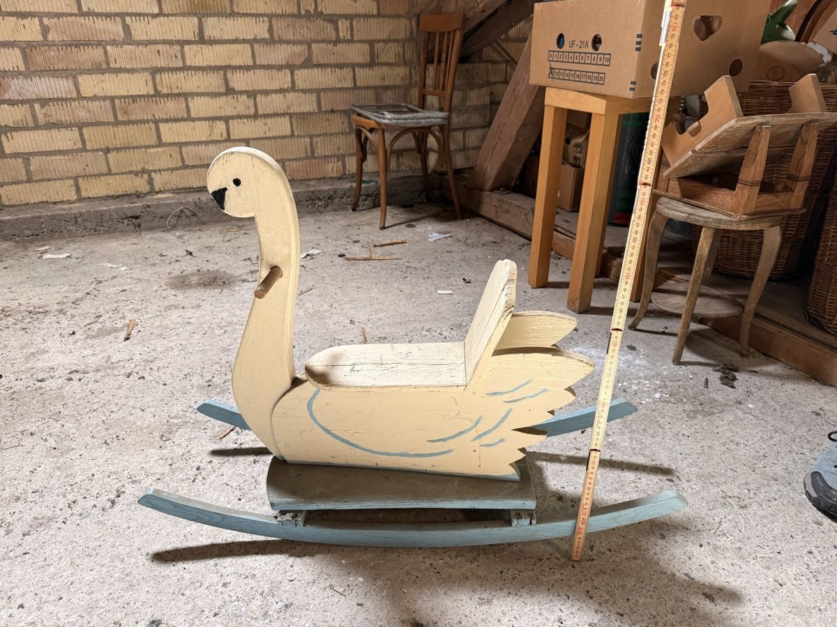 Sonstige Gartenschaukeln: Kinderschaukel Schwan – Gebraucht aus Lobsigen von Ailujailuj
