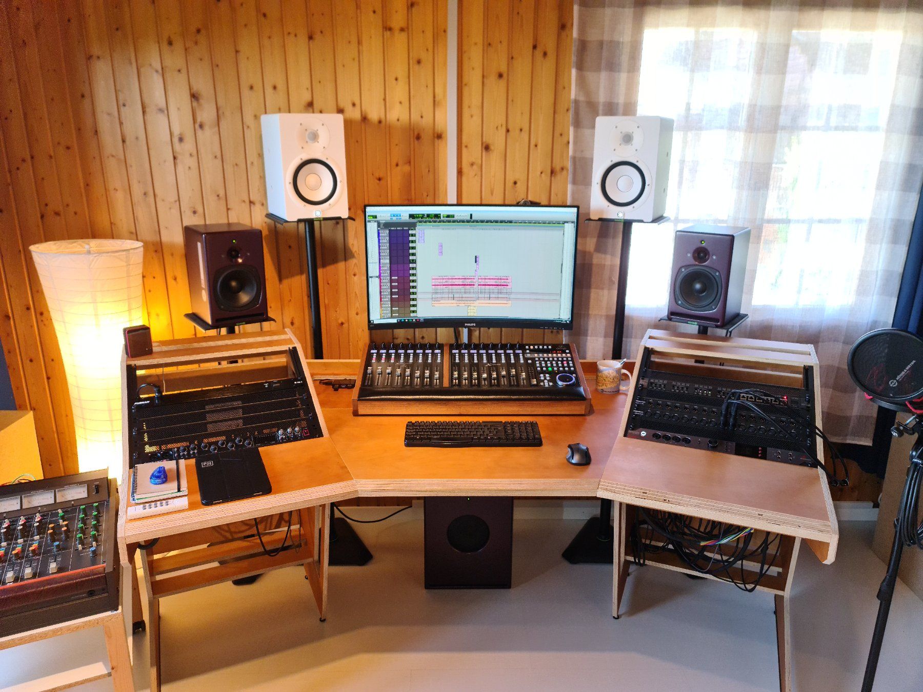 Behringer Mischpulte: Behringer X-Touch + Extender In Custom LUX Walnut Casing – Gebraucht aus Farvagny-le-Petit von dru_w5b6 2