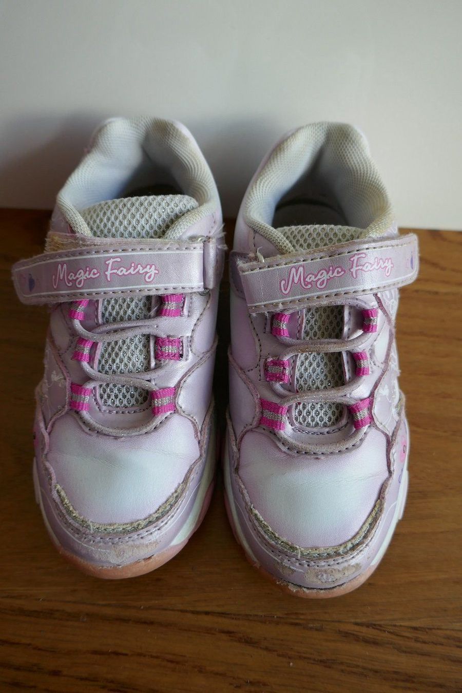 Scarpe per ragazze: Hübsche blinkende Turnschuhe, Gr. 27 – Usato da Horgen venduto da Feli39