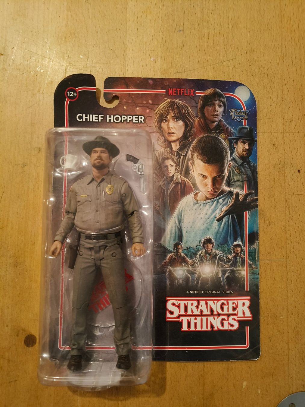 Statuette: Figurine Hopper - Stranger Things – Nuovo e nell'imballaggio originale da Fribourg venduto da Kazanthul
