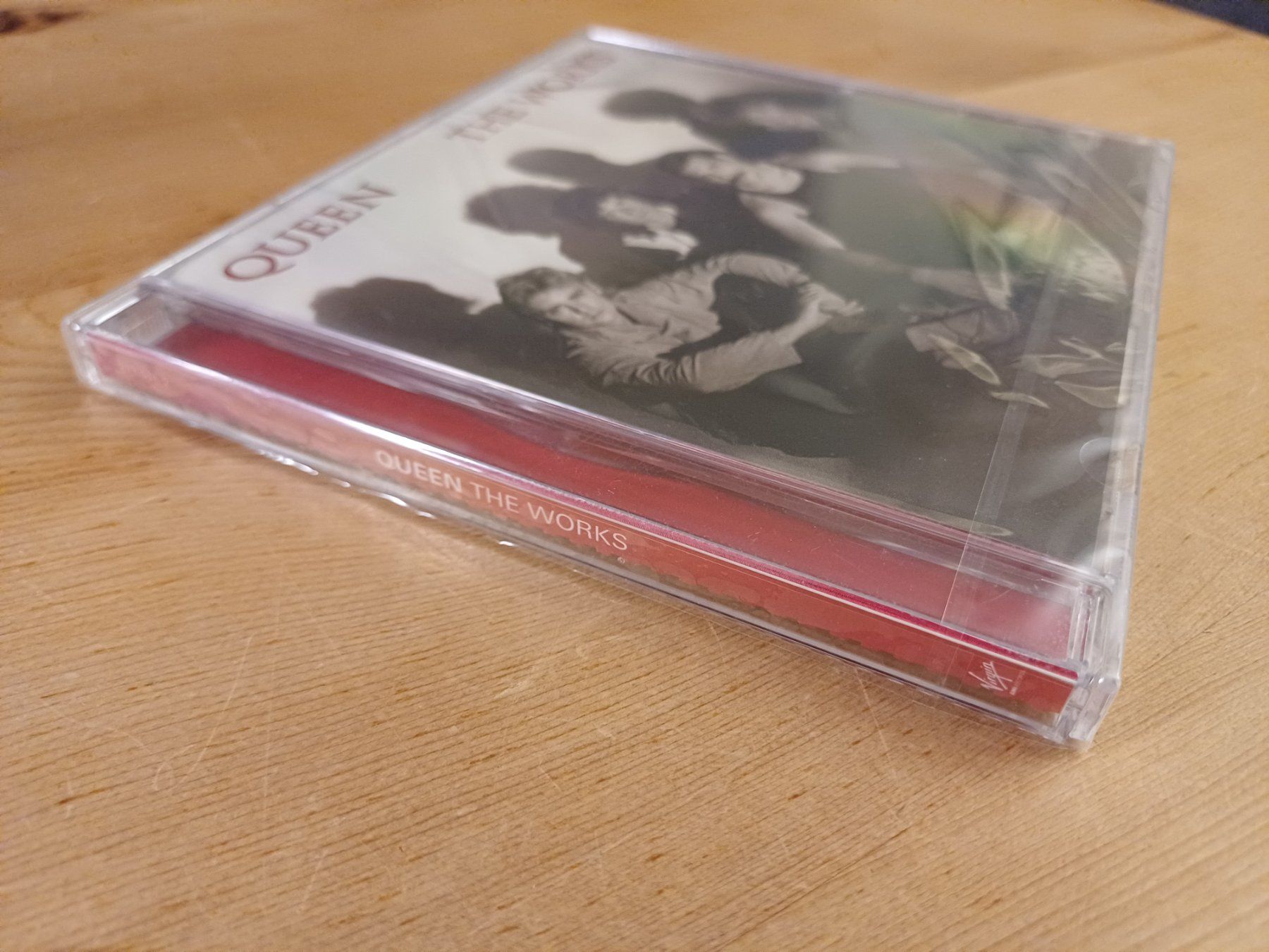 CD: Queen: The Works (2011 Remaster; neu) – Nuovo e nell'imballaggio originale da Jona venduto da Rreto71 1