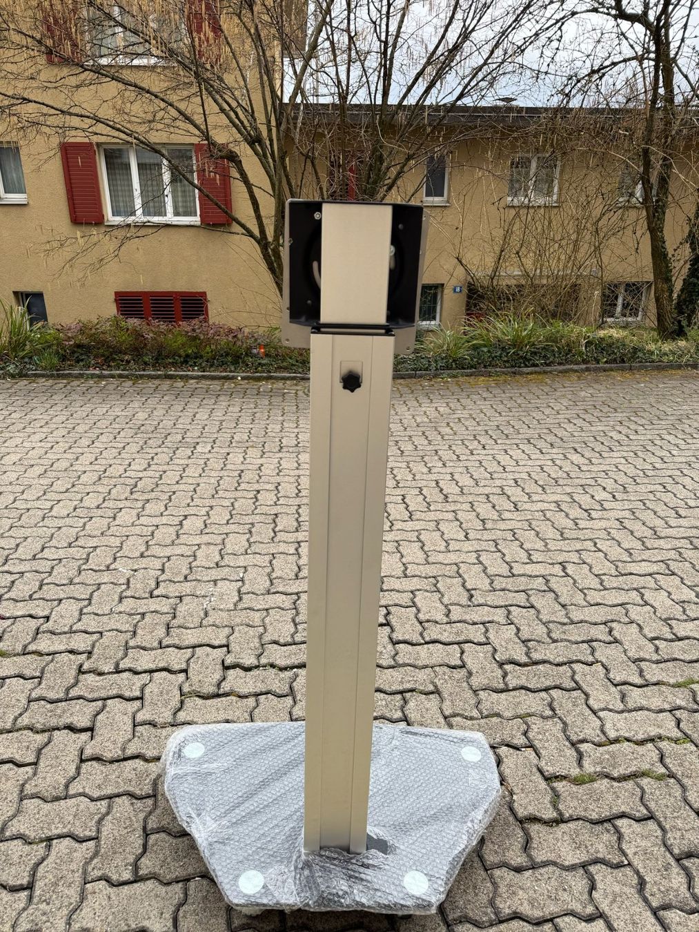 Koffer & Taschen: TV Trolley Schwarz und Silber – Gebraucht aus Oberengstringen von Limmat8102 2