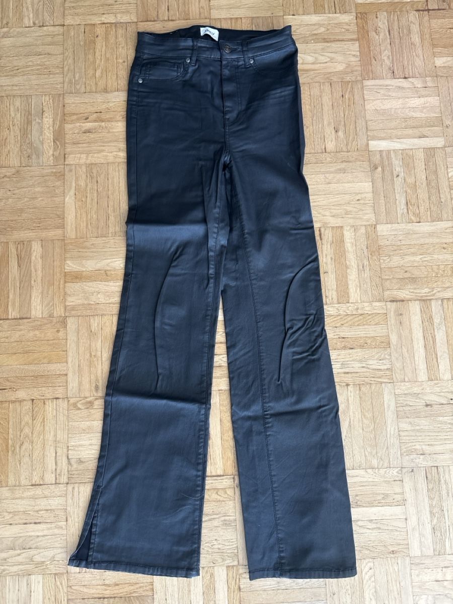 Only Hosen: Only Hose Kunstleder, M – Gebraucht aus Flims Dorf von chauy