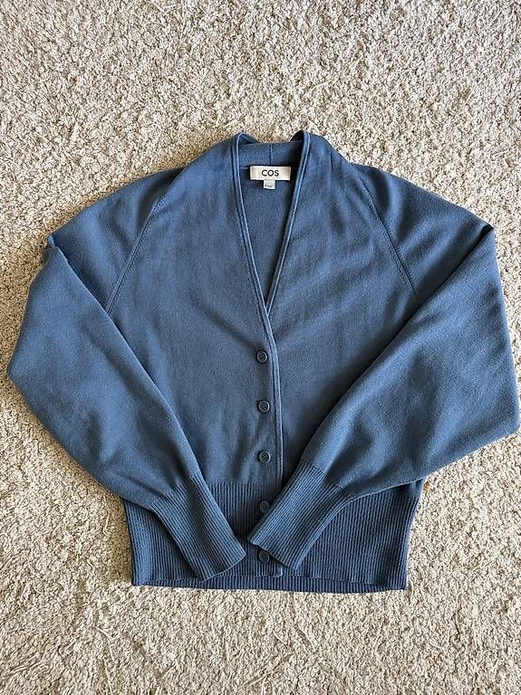 Jacken: Damen Cardigan von Cos. – Gebraucht aus Küsnacht ZH von nat_m97w