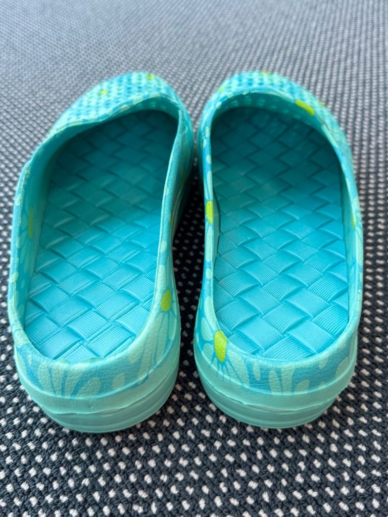 Scarpe da donna: Damen Clogs - Badeschuhe - Gartenclogs - eher Gr. 39 - NEU – Nuovo e nell'imballaggio originale da Zürich venduto da boz_my69 4