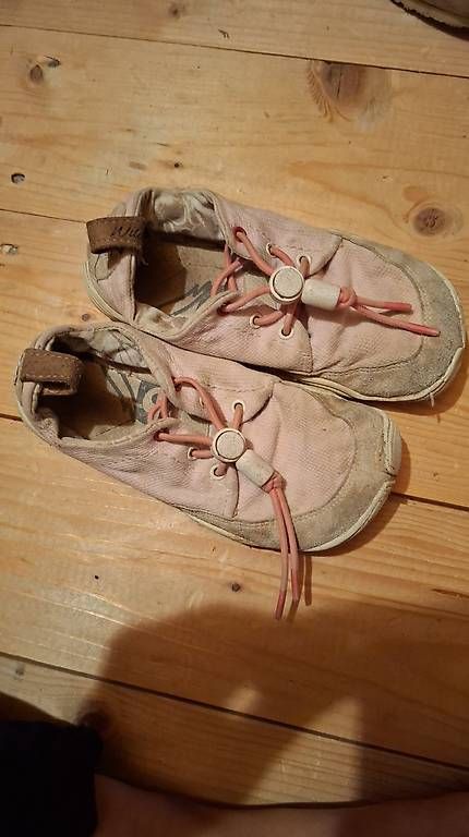 Scarpe per ragazze: Wildling Gr. 27 rosa – Usato da Uznach venduto da Criistiina